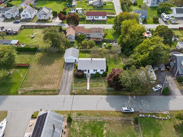 174 Rogers St, Dartmouth, MA 02748