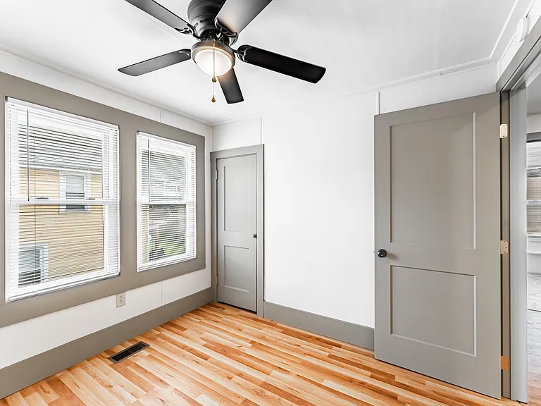 212 Dewey St — Photo 16