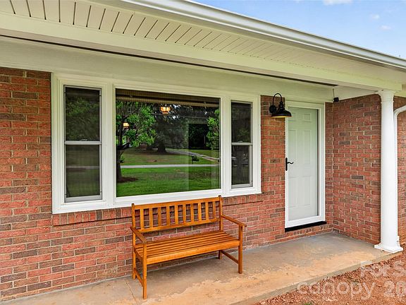 5th image of 2671 Terrace Dr