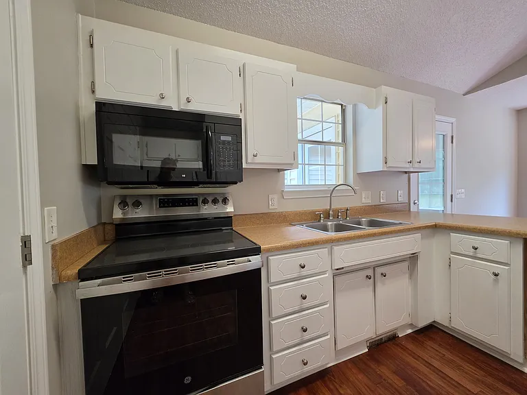 503 Dunwoody Dr — Photo 12