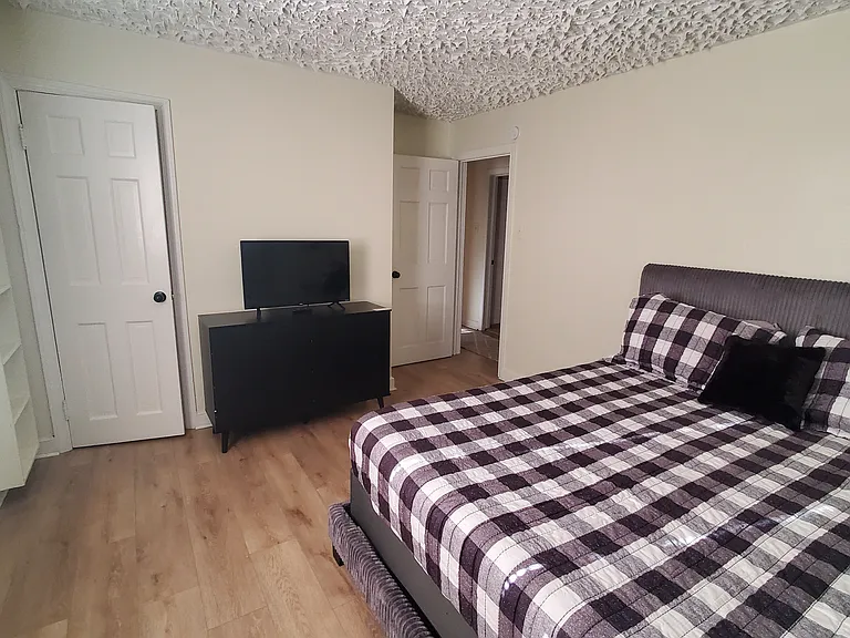 900 Ridgecliff Dr — Photo 12