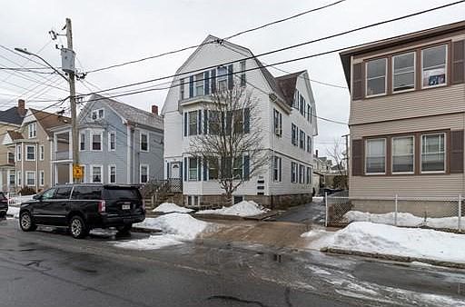2nd image of 285 Earle St