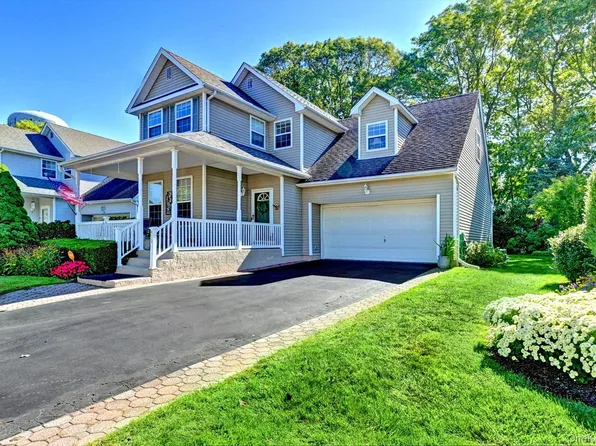 410 Mystic Way, Bay Shore, NY 11706