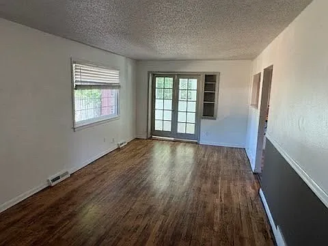 3 bed, 1800 sqft, $2,095 — Photo 2