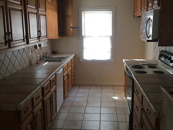 4th image of 701 Oak Hill Dr
