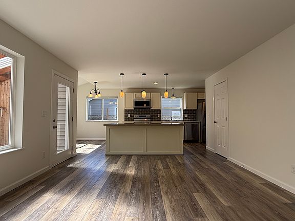 4th image of 3014 Pacific St #3014