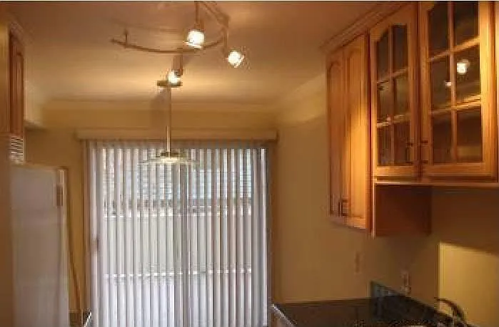 7100 Rainbow Dr — Photo 3
