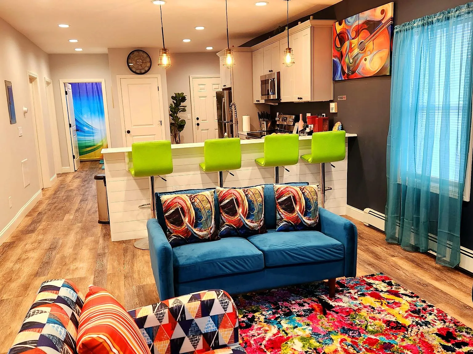 3 bed, 1000 sqft, $6,800 — Photo 1