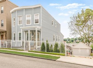 25 Colin St, Yonkers, NY 10701