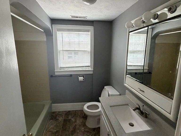 423 W Lawrence Ave #2 — Photo 8