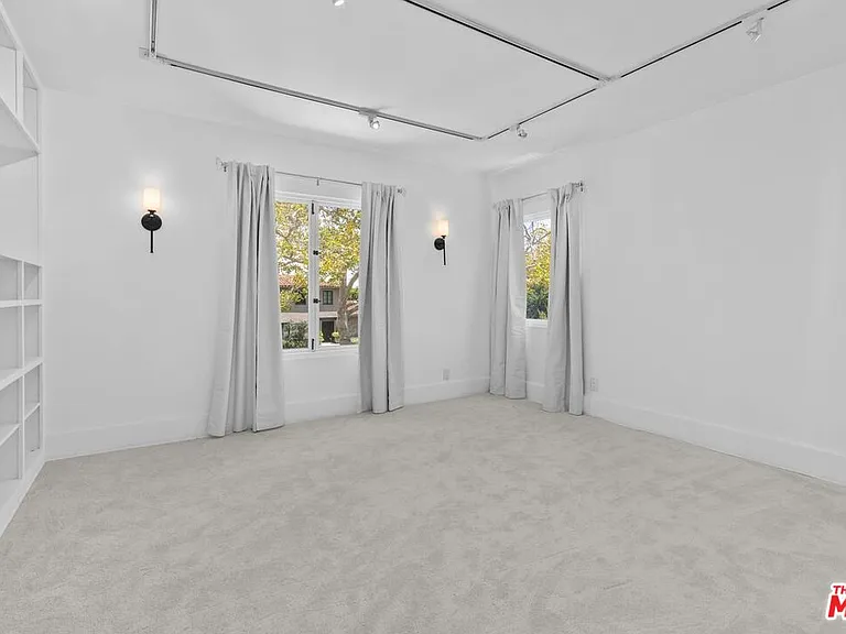 305 S Bedford Dr — Photo 15
