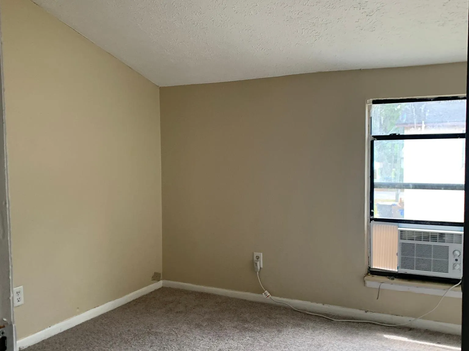 3 bed, 800 sqft, $1,800 — Photo 2