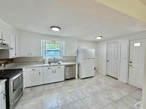 58 Barton Cir — Photo 2