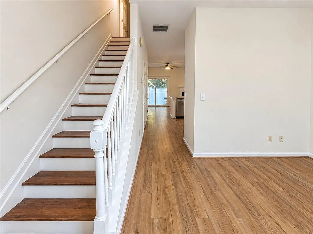 2 bed, 2.5 bath, $1,800 — Photo 2