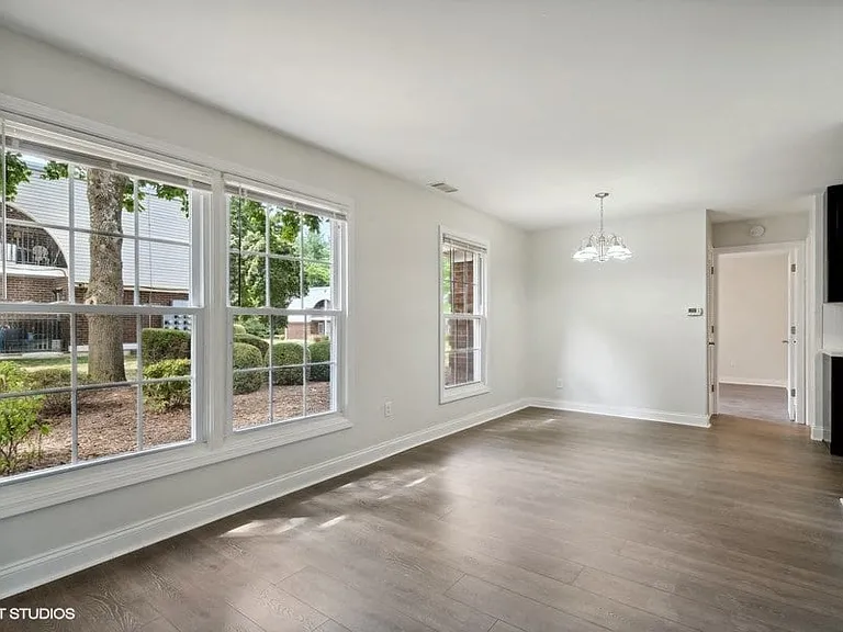 Frenchtown Commons — Photo 15