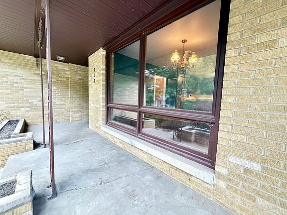 2nd image of 909 W Washington St
