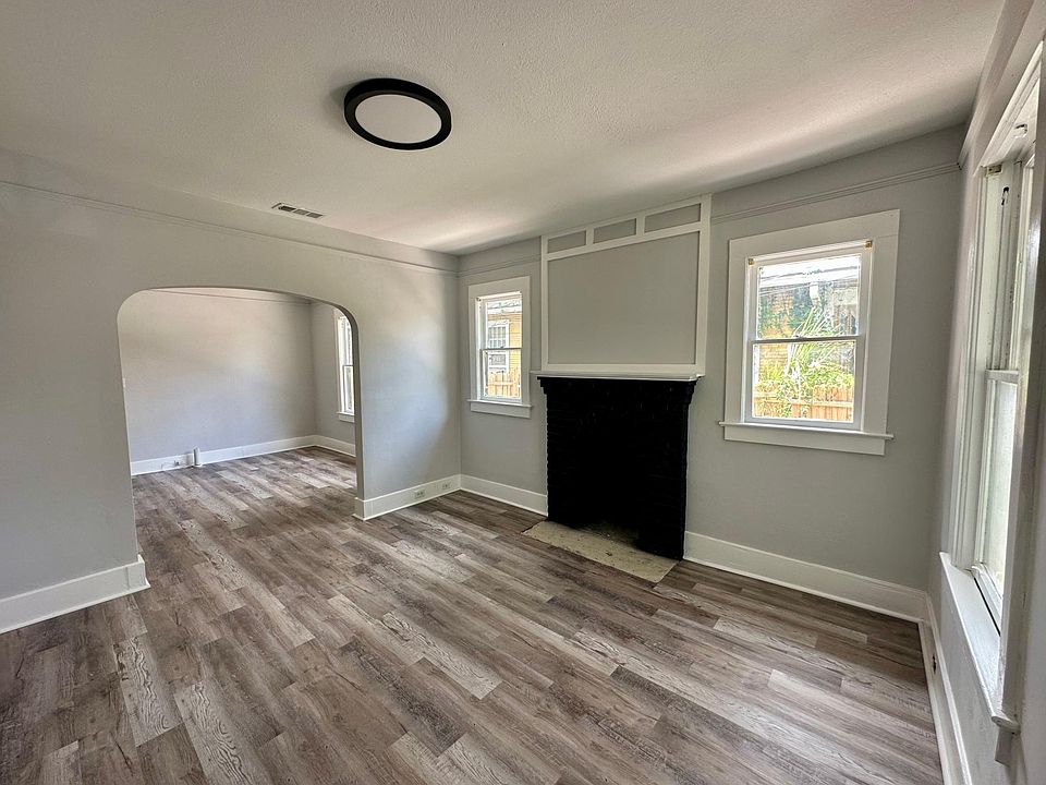 1st image of 1021 E Cayuga St #1