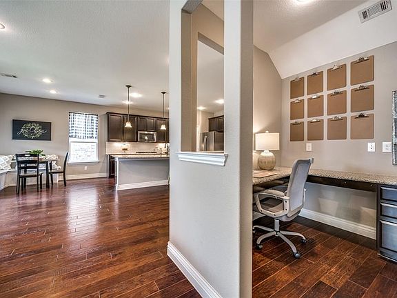 4th image of 2413 Leeward Pl