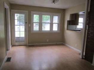 1054 S English Ave, Marshall, MO 65340