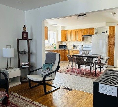 5th image of 611 Saint Felix St