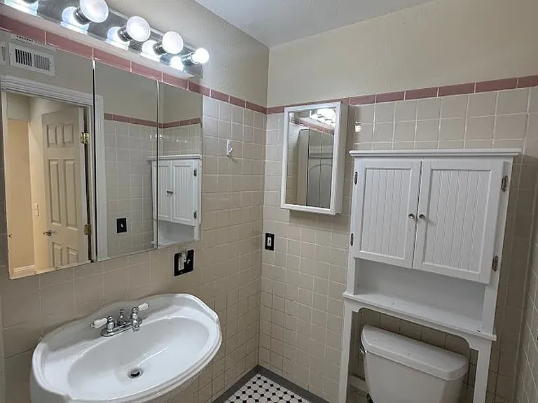 2394 Royal Ave #30 — Photo 13