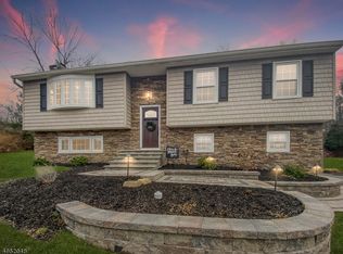 26 Stratfordshire Dr, Sussex, NJ 07461