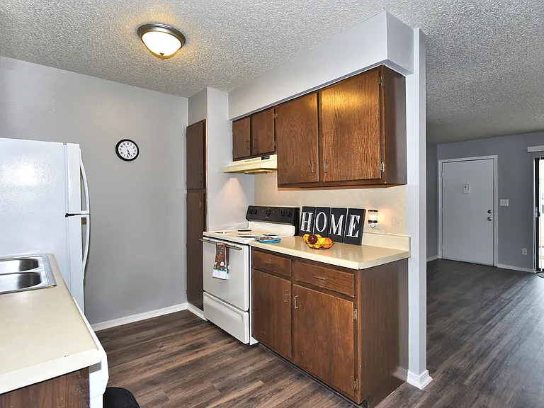 Shady Hollow Apartments — Photo 21