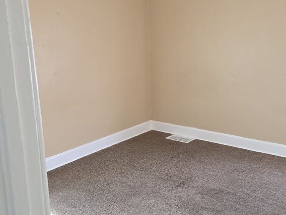 5th image of 9124 Manor St
