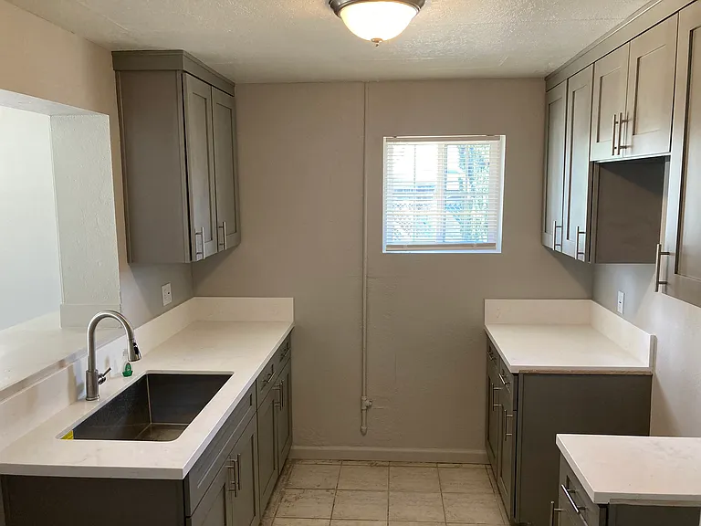 1107 W Hays St — Photo 10
