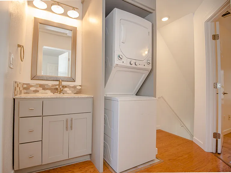 3121 Nantucket Ter — Photo 10
