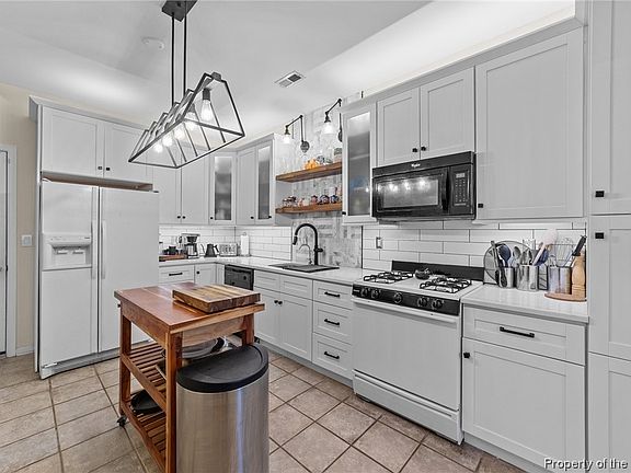 5th image of 3900 Cromwell Ln Unit 1