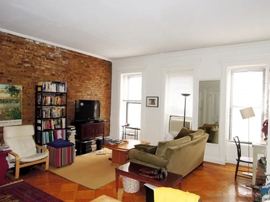 Rented by R New York | media 7