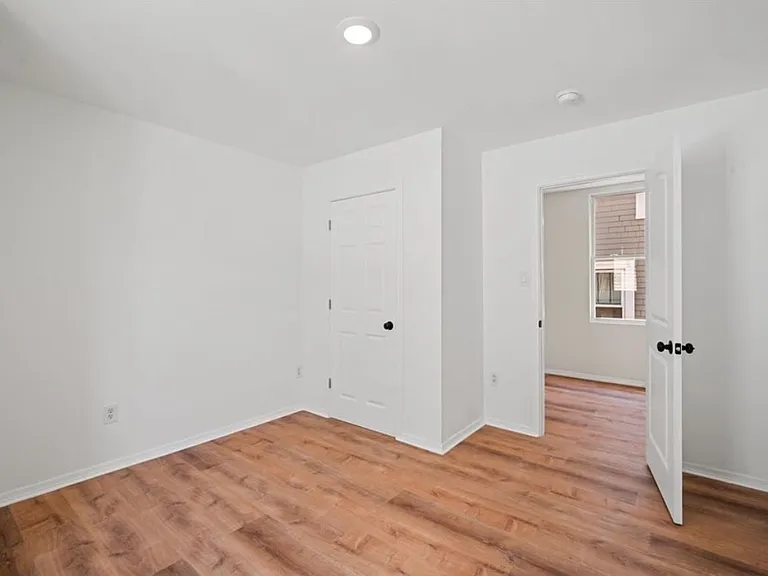 317 Anthony St — Photo 19