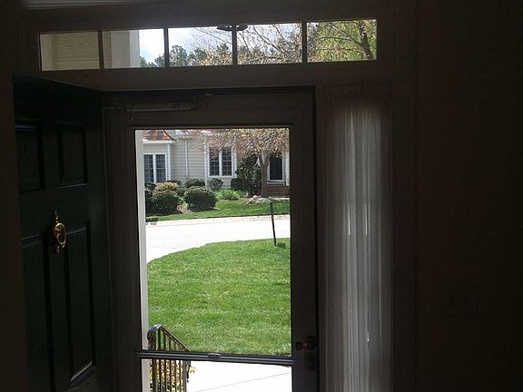 4th image of 15 York Woods Pl