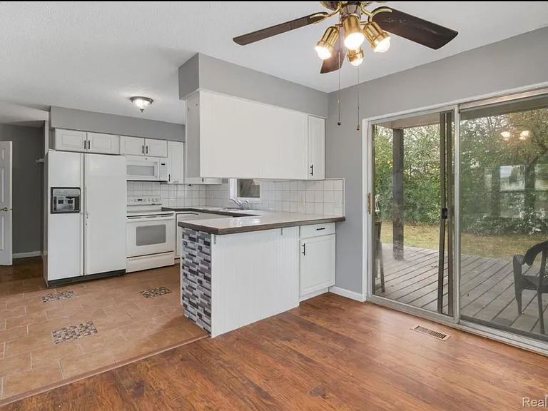13157 Lake Point Blvd — Photo 8