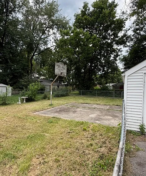 3718 Center St — Photo 2