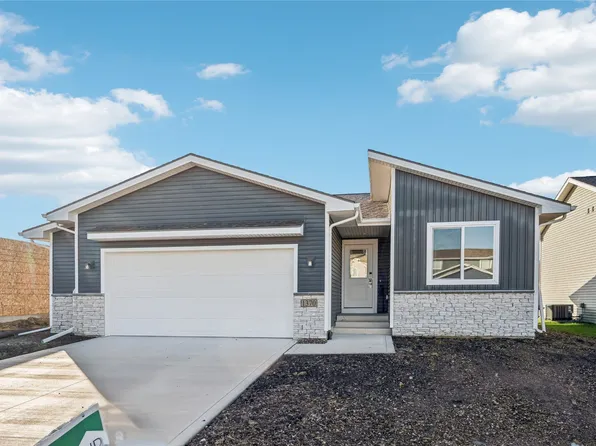 1370 Locust St, Waukee, IA 50263