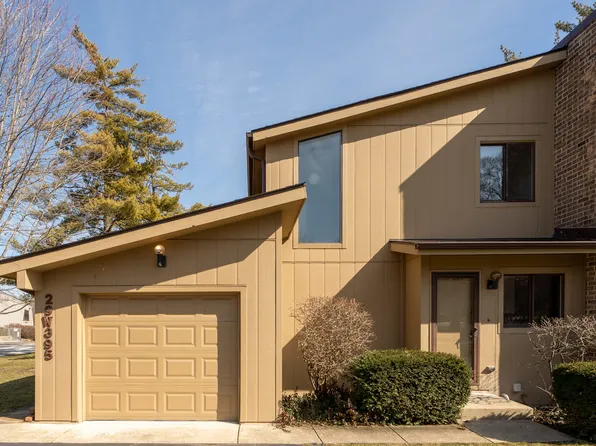 29W395 John Bardeen Dr, Warrenville, IL 60555