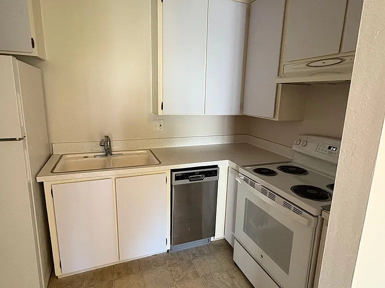 133 SW Normandy Rd #9 — Photo 5