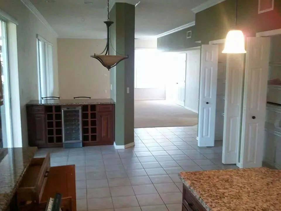 5 bed, 2.5 bath, 3500 sqft, $3,595 — Photo 3