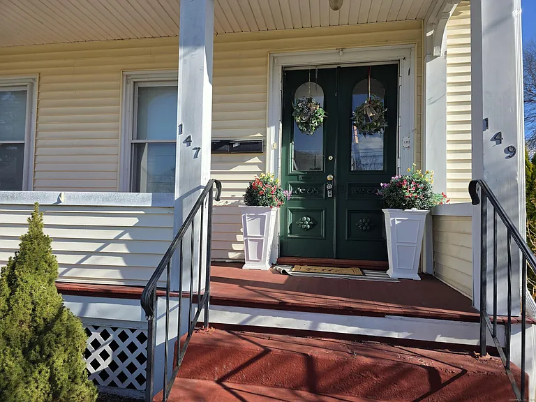 147 Pearl St #2 — Photo 3