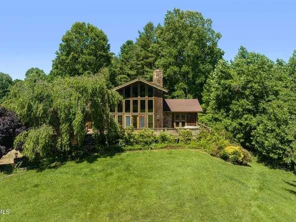 35000 Barrtree Ln, Glade Spring, VA 24340