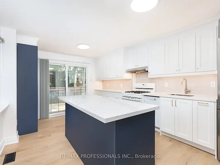 4 Runnymede Rd — Photo 10