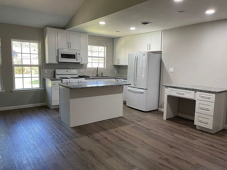 1st image of 13610 Oakwood Ln