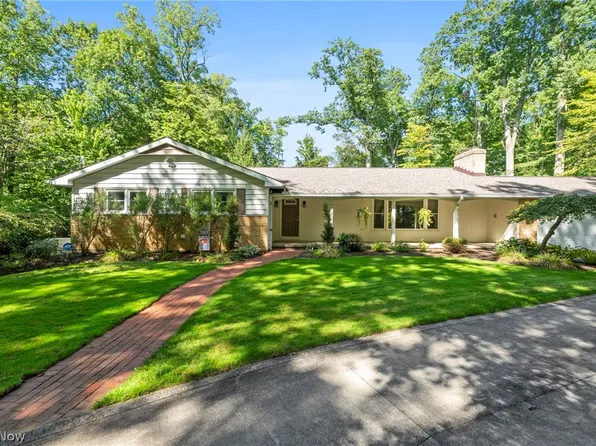 7361 Briar Hill Dr, Kirtland, OH 44094