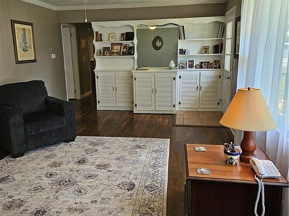 4th image of 114 Avenue E