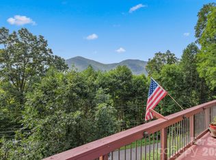 975 Country Club Dr, Maggie Valley, NC 28751