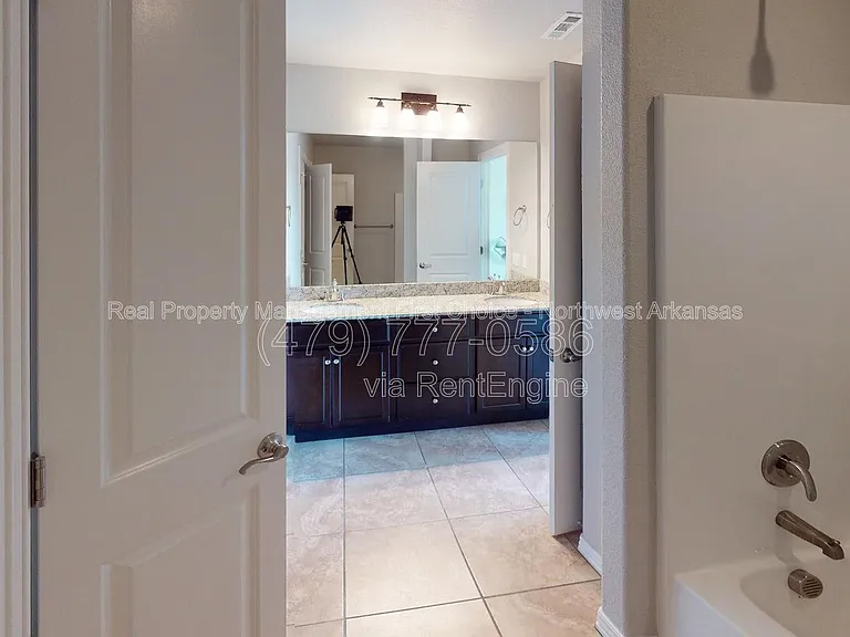 2702 W Kilimanjaro Way — Photo 8