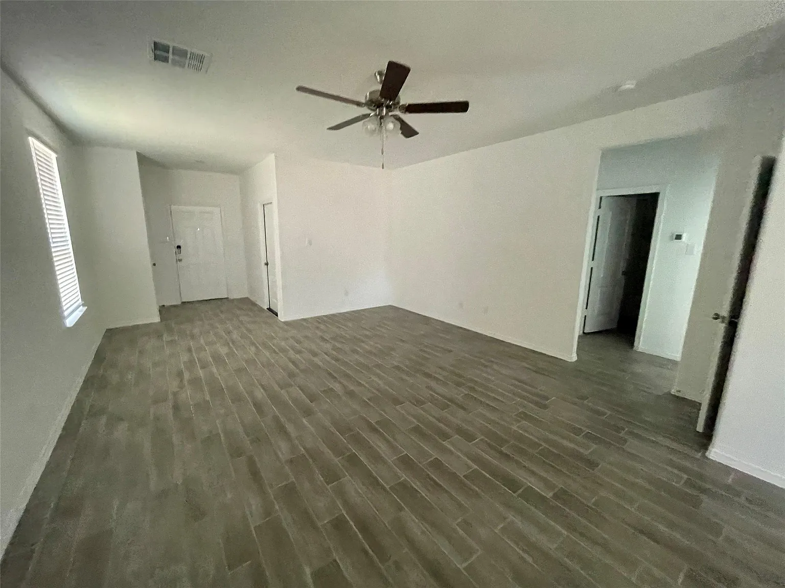 3 bed, 2.0 bath, 1548 sqft, $1,895 — Photo 3