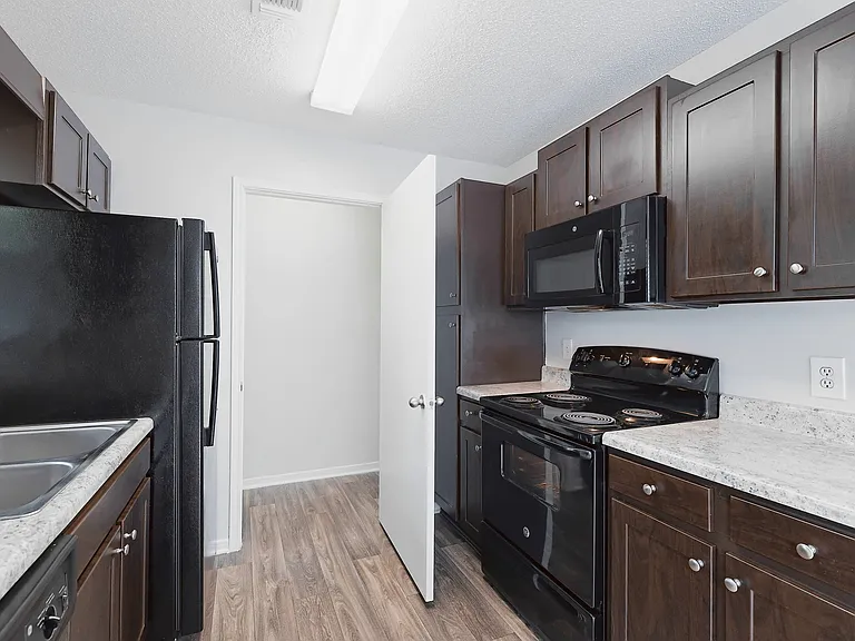 Cambridge Park Apartments — Photo 51